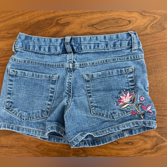 Faded Glory Girls 7 Blue Denim Shorts Pink Floral Embroidery Rhinestone Pockets - Picture 4 of 4